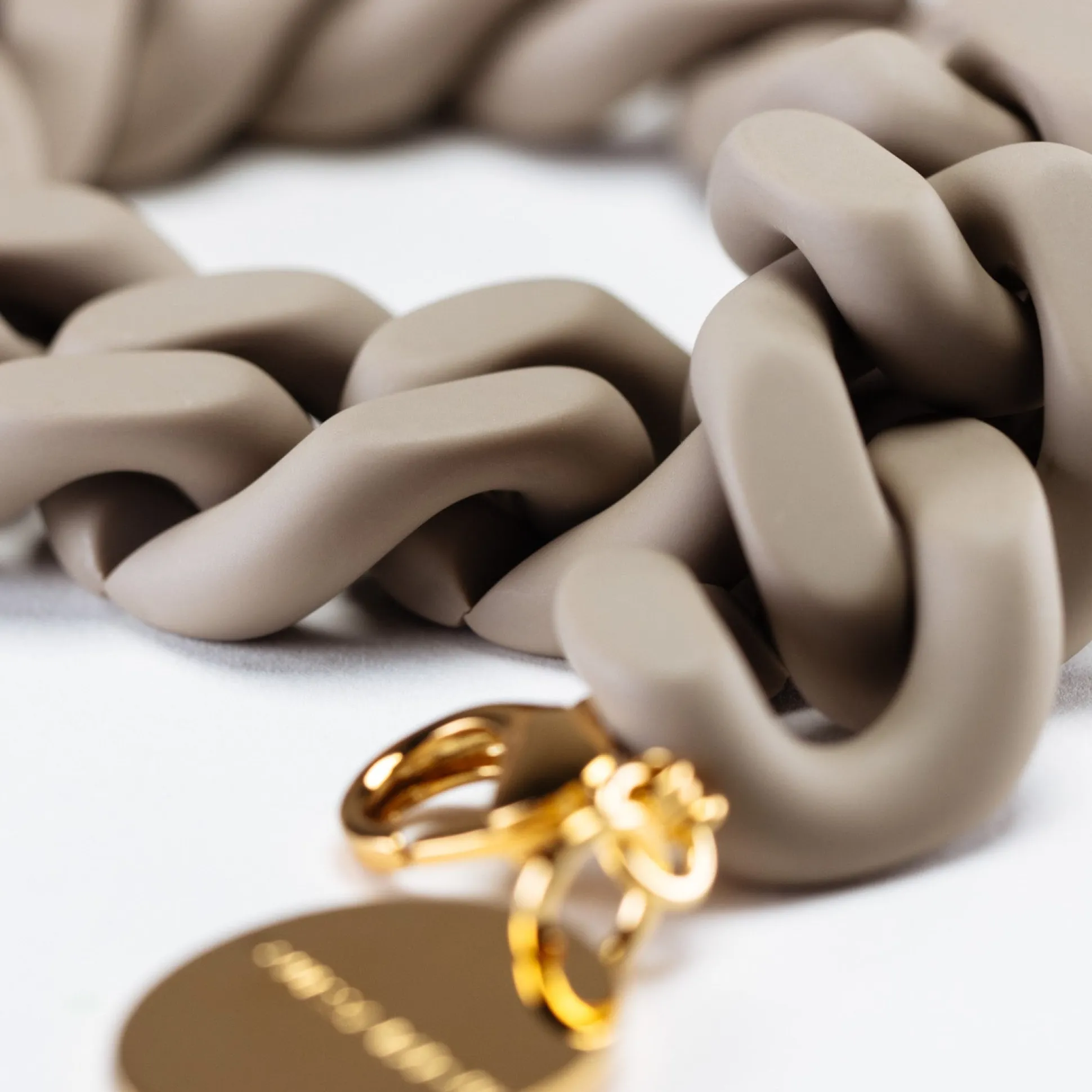 Vanessa Baroni Halsketten|Flat Chain Necklace Matt Light Taupe
