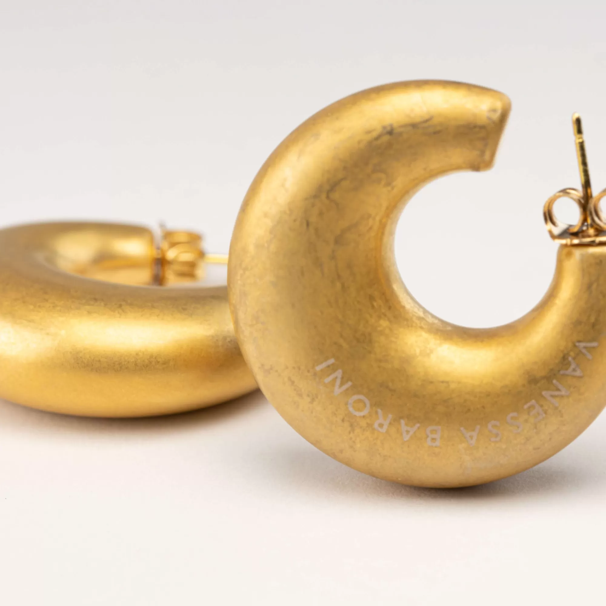Best Sale Vanessa Baroni Moon Earring Gold Vintage